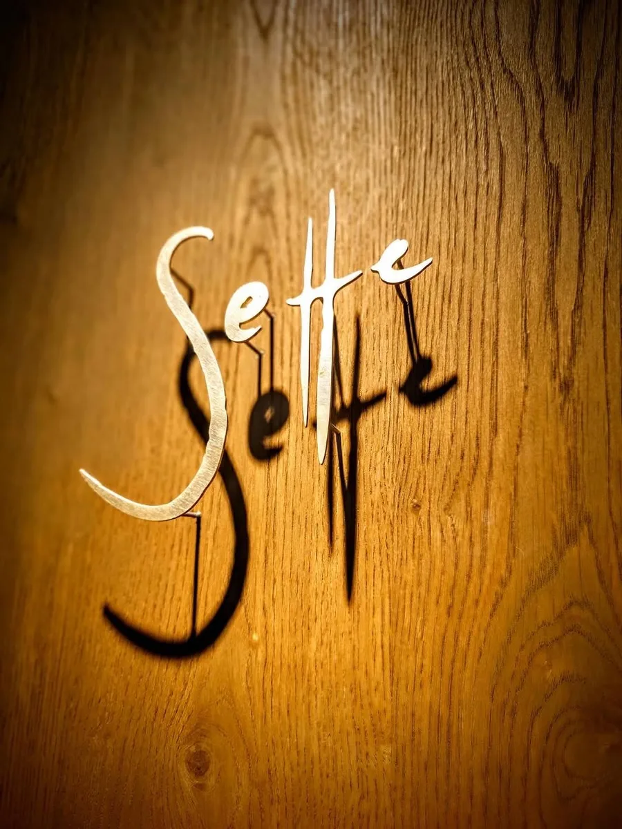 setteのロゴが見える店内写真